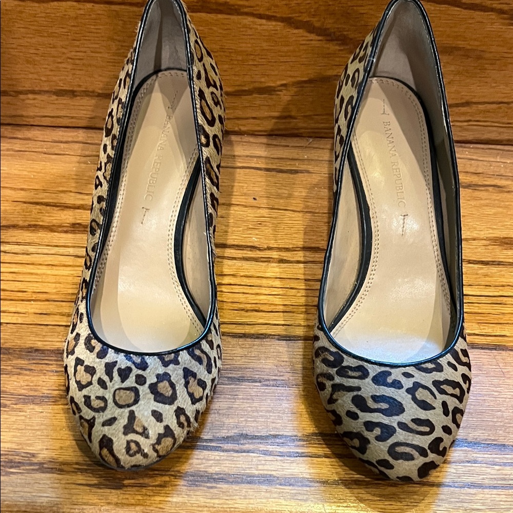 Banana Republic Tan Leopard Print Heels Sz 8 worn twice